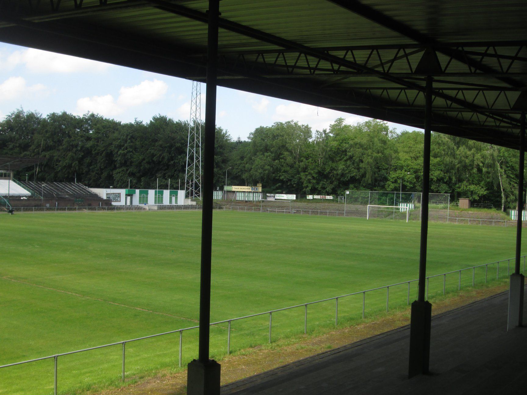 Voetbalstadion De Wageningse Berg - Generaal Foulkesweg 108 - Wageningen